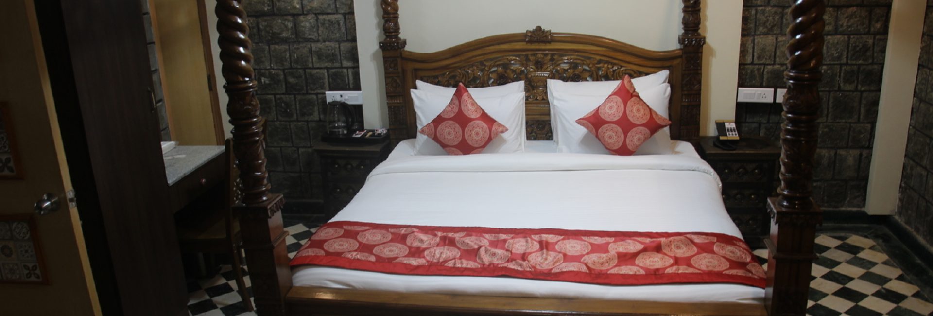 Andhapuram Suite – Double Bed Room